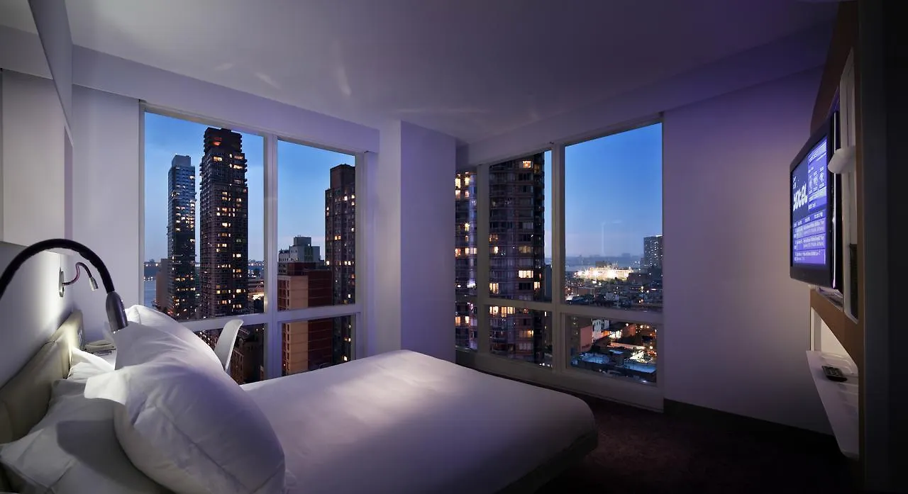 Yotel New York Times Square 4*,